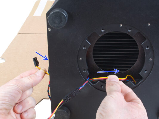 Odstranění kabelu bočního blower ventilátoru