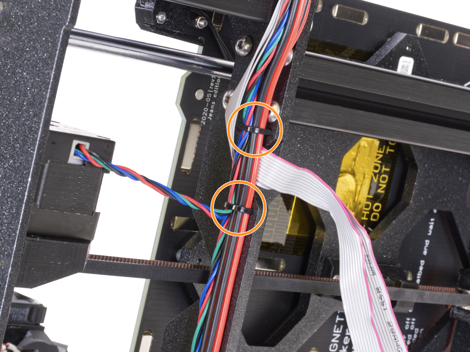 Retrait des câbles du LCD