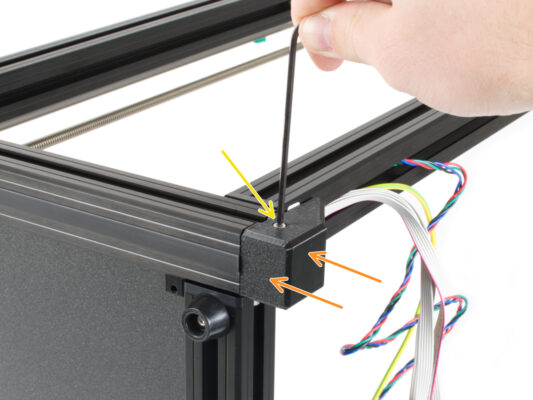 Vorbereiten der Kabel für die hintere Abdeckung