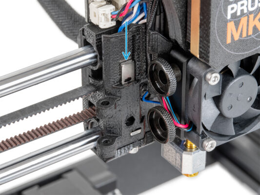 Attaching the fan-door: inserting magnet