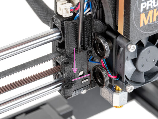 Attaching the fan-door: inserting magnet