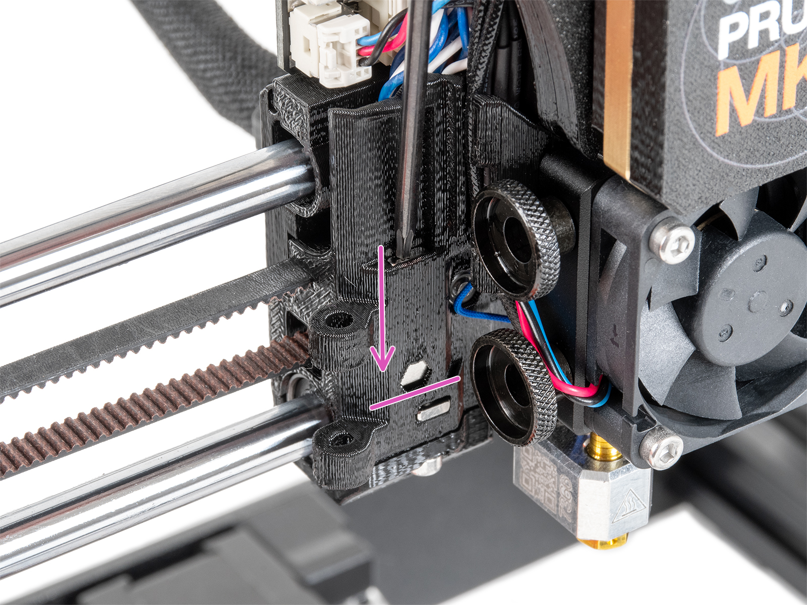 Attaching the fan-door: inserting magnet