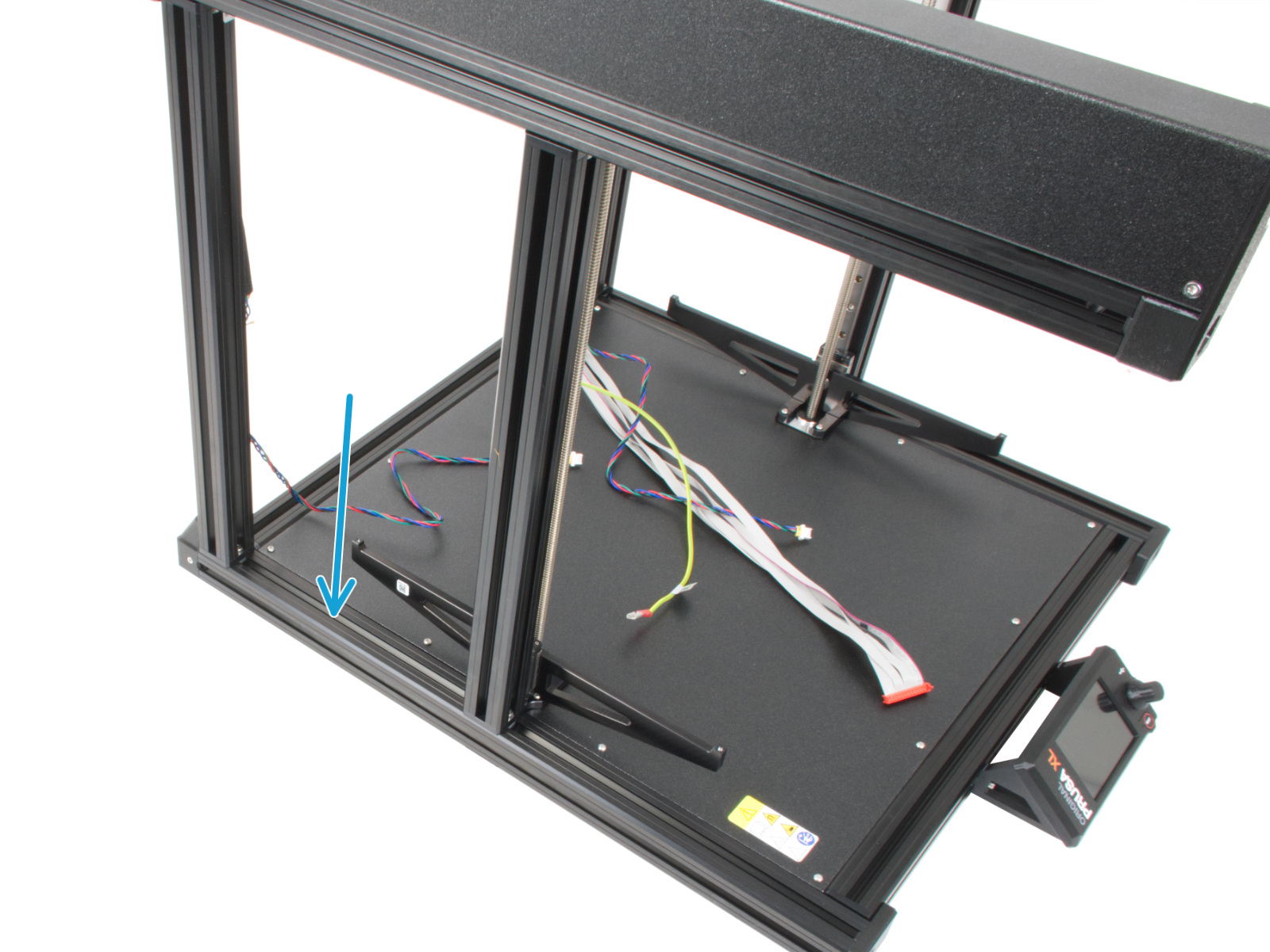 Inserting the M3nEs nuts into extrusions