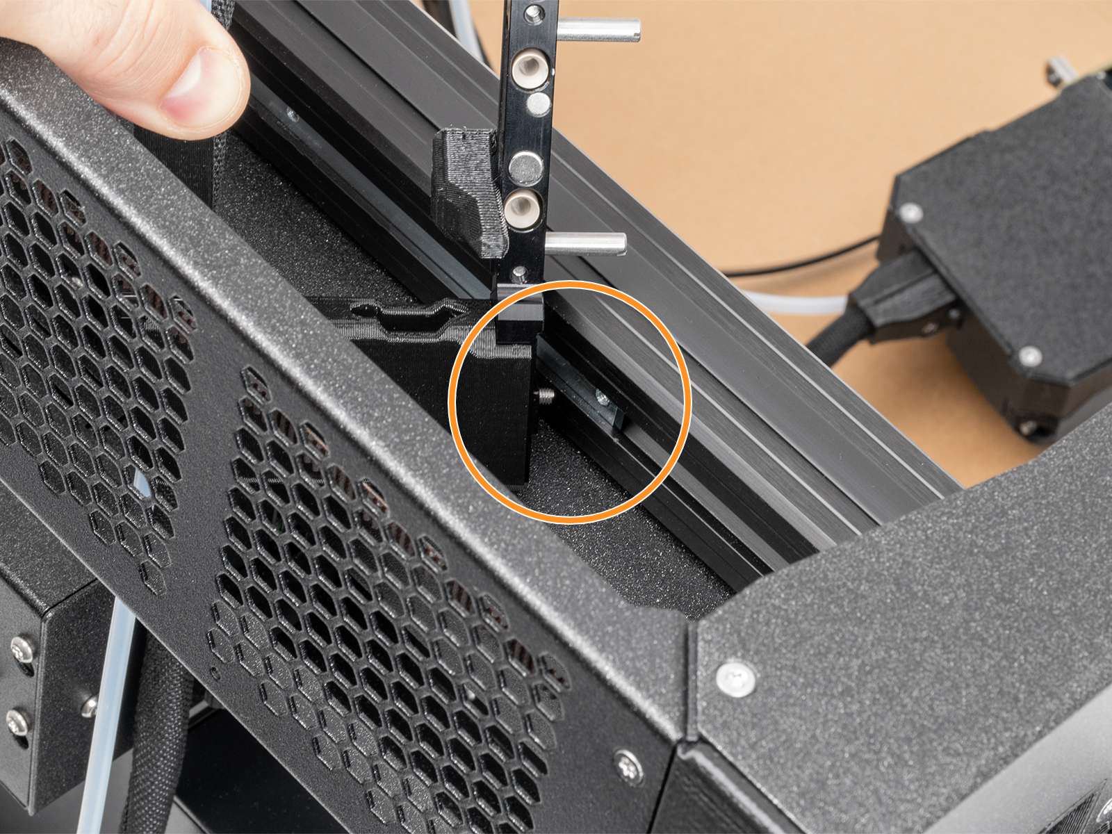 Attaching the first Nextruder dock