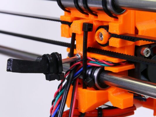Tighten the Extruder cable holder