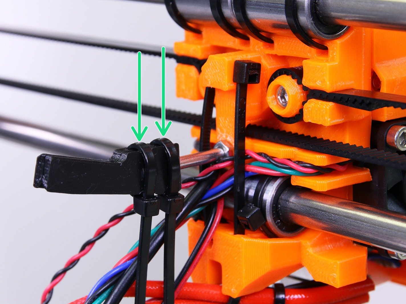 Tighten the Extruder cable holder